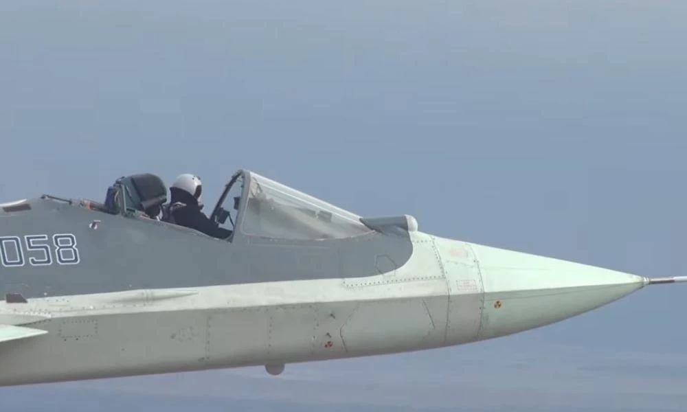 Κάμπριο Su-57: Οι Ρώσοι πιλότοι δοκιμάζουν σε μαχητικά με ανοιχτό cockpit (βίντεο)